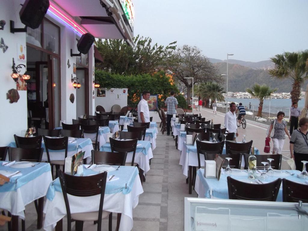 George & Dragon Beach Hotel مرمريس المظهر الخارجي الصورة